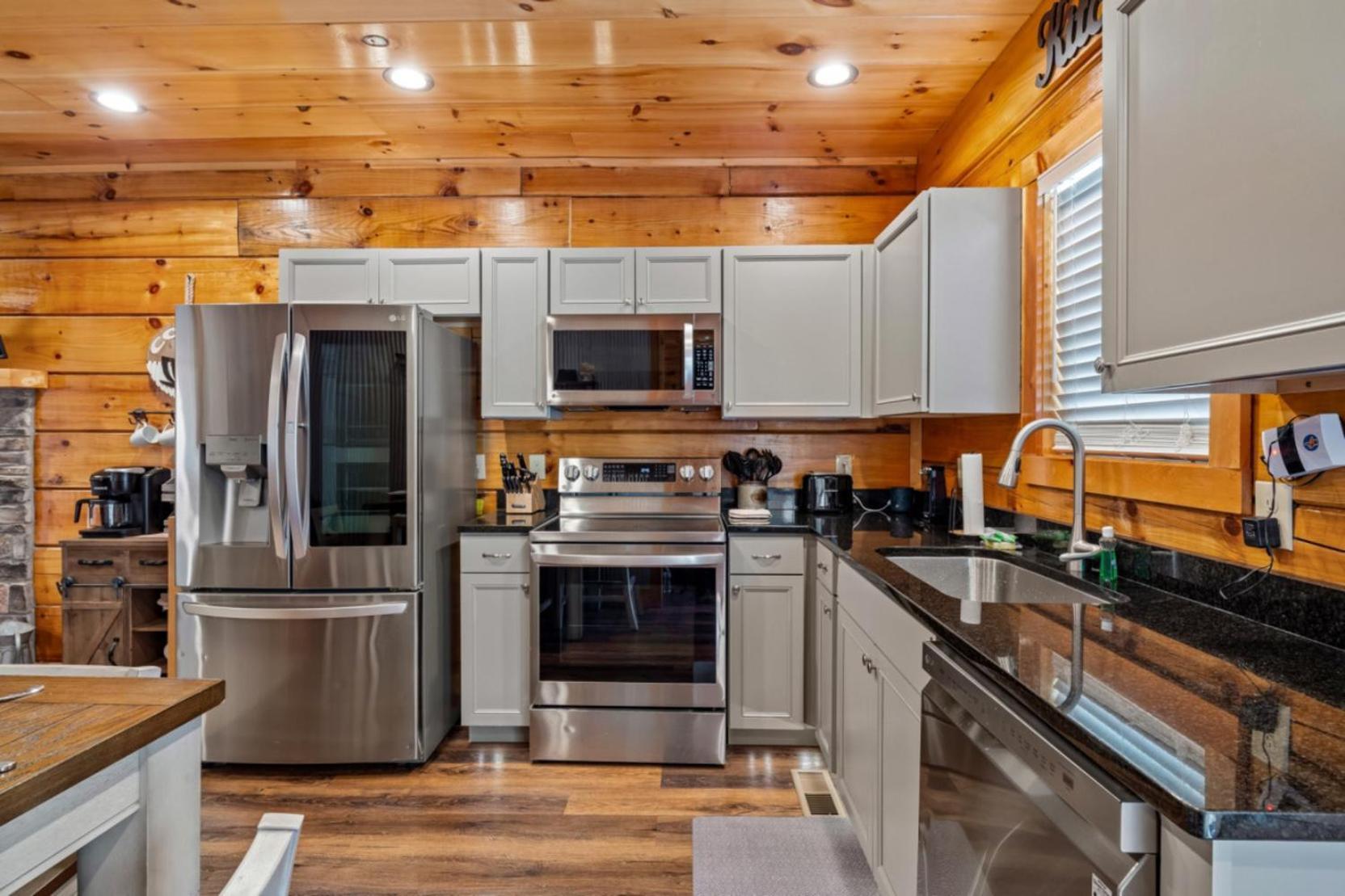 Rustic Mountain Retreat By Ghosal Luxury Chalet Pigeon Forge