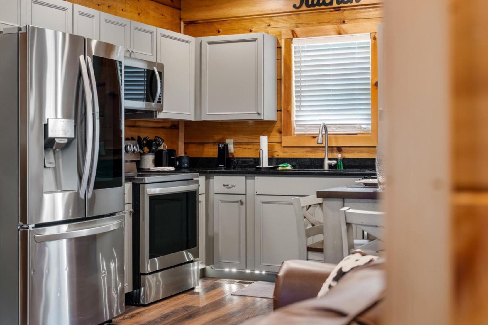 Chalet Rustic Mountain Retreat By Ghosal Luxury Pigeon Forge